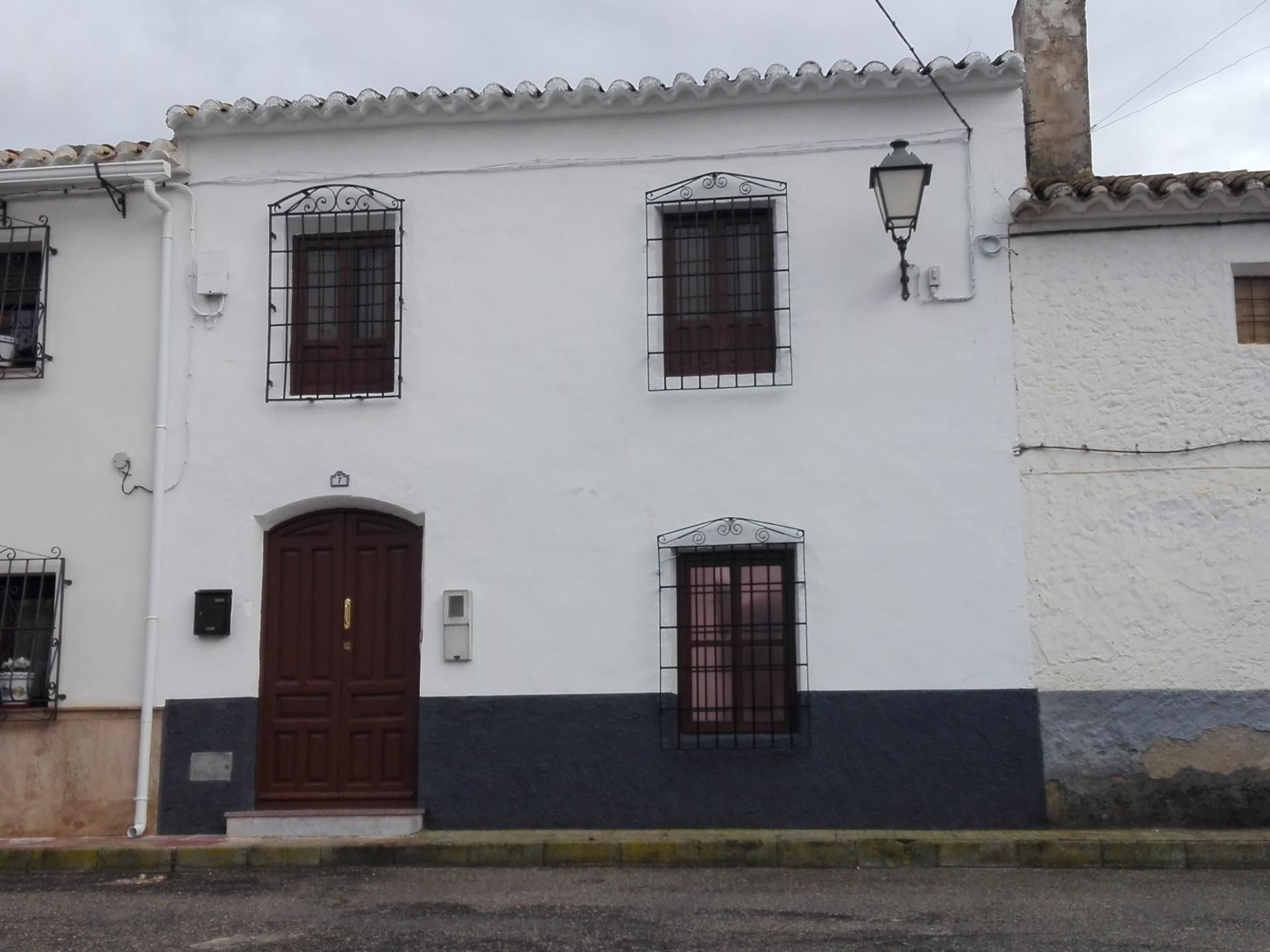 Vista exterior de Casa adosada en venda en Chirivel amb Terrassa