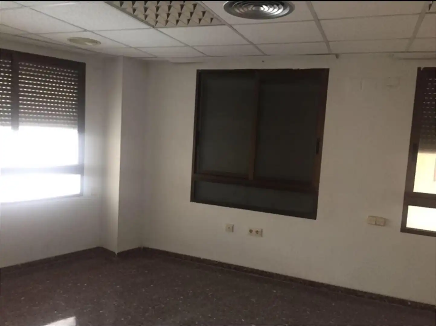 Oficina de alquiler en Plaza de la Libertad, Zona Avenida al Vedat Oficina de alquiler en Torrent