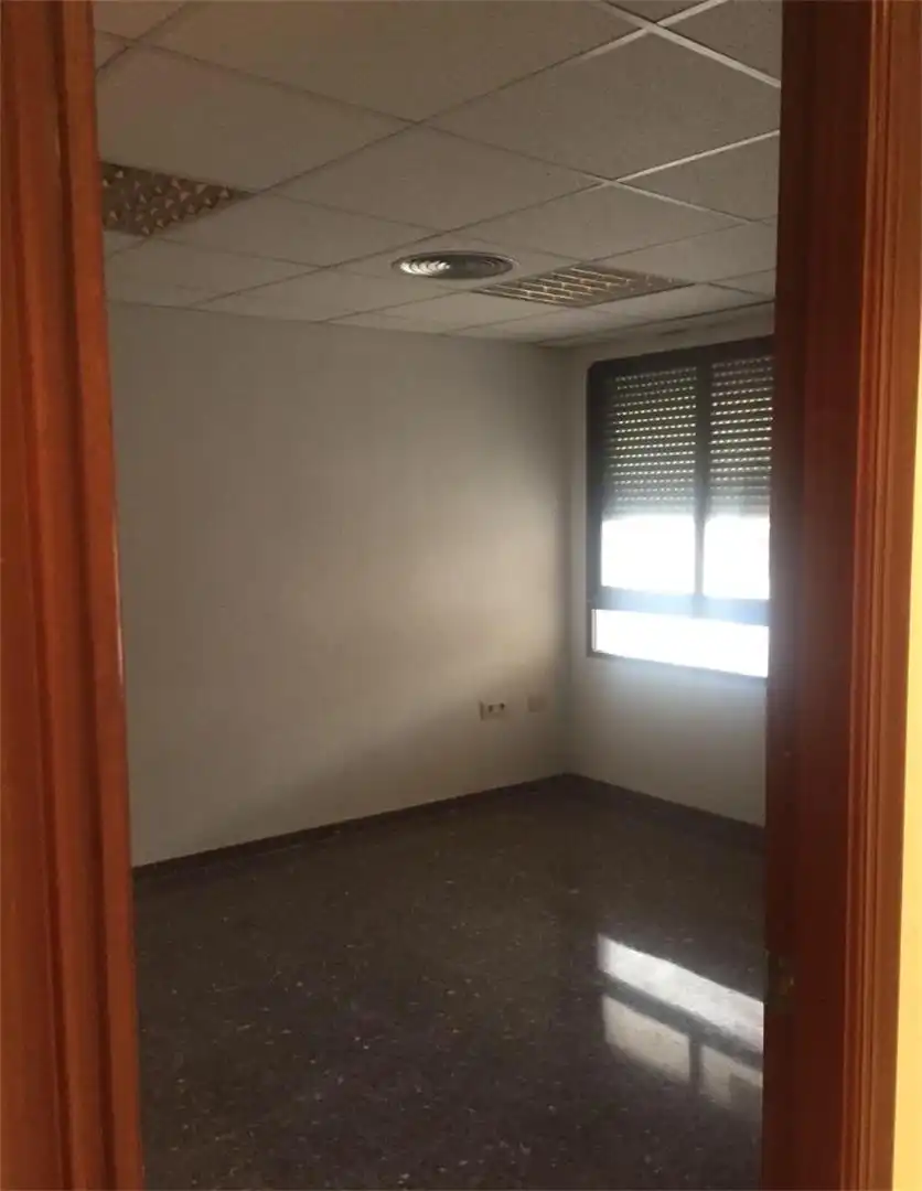 Oficina de alquiler en Plaza de la Libertad, Zona Avenida al Vedat Oficina de alquiler en Torrent