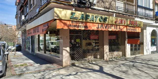 Local comercial en Alquiler en Calle Sierra de Albarracín, 21 en Zona Centro Joven