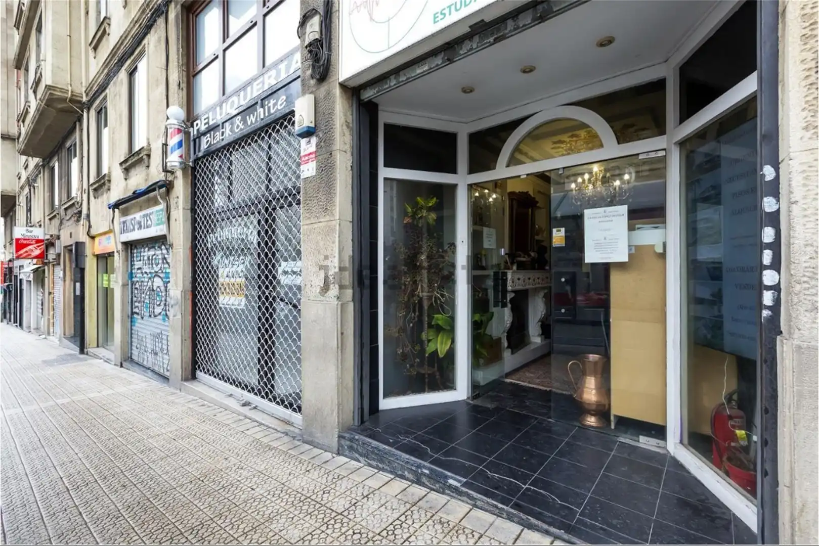 Local de alquiler en Calle Juan de Garay, 11, Zabala