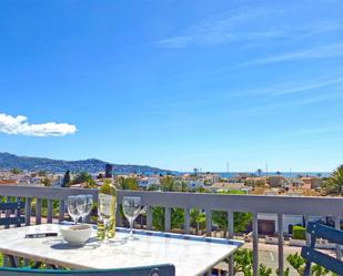Vista exterior de Pis en venda en Empuriabrava amb Aire condicionat, Terrassa i Balcó