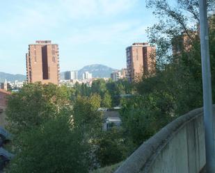 Vista exterior de Pis en venda en Terrassa amb Calefacció, Terrassa i Moblat