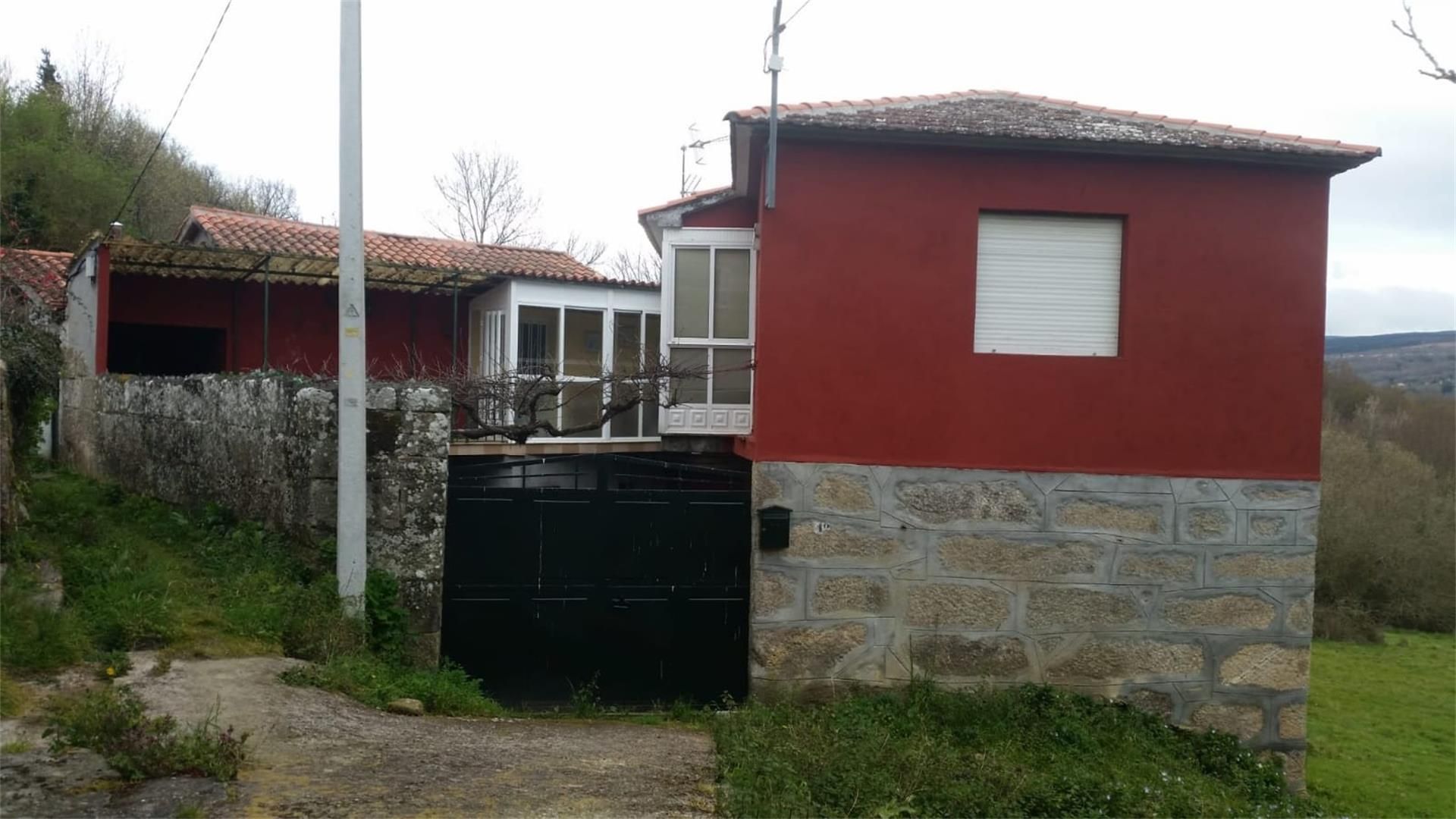 Vista exterior de Casa o xalet en venda en A Bola  amb Calefacció, Jardí privat i Terrassa