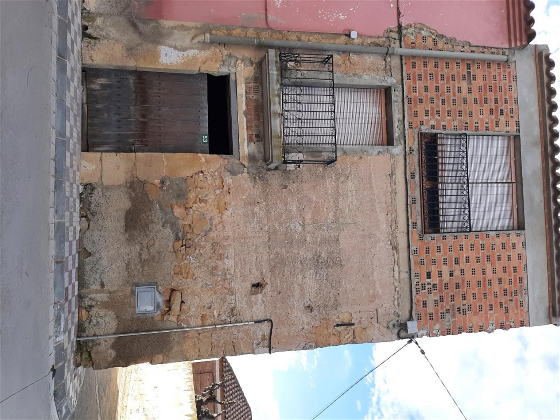 Vista exterior de Casa adosada en venda en Riba-roja d'Ebre amb Terrassa, Traster i Balcó