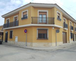 Vista exterior de Casa adosada en venda en Membrilla amb Aire condicionat, Calefacció i Terrassa