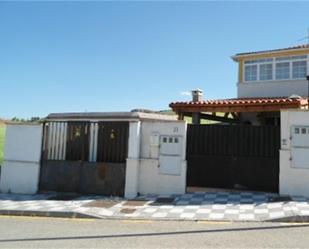 Vista exterior de Casa o xalet en venda en Cuenca Capital amb Terrassa i Balcó