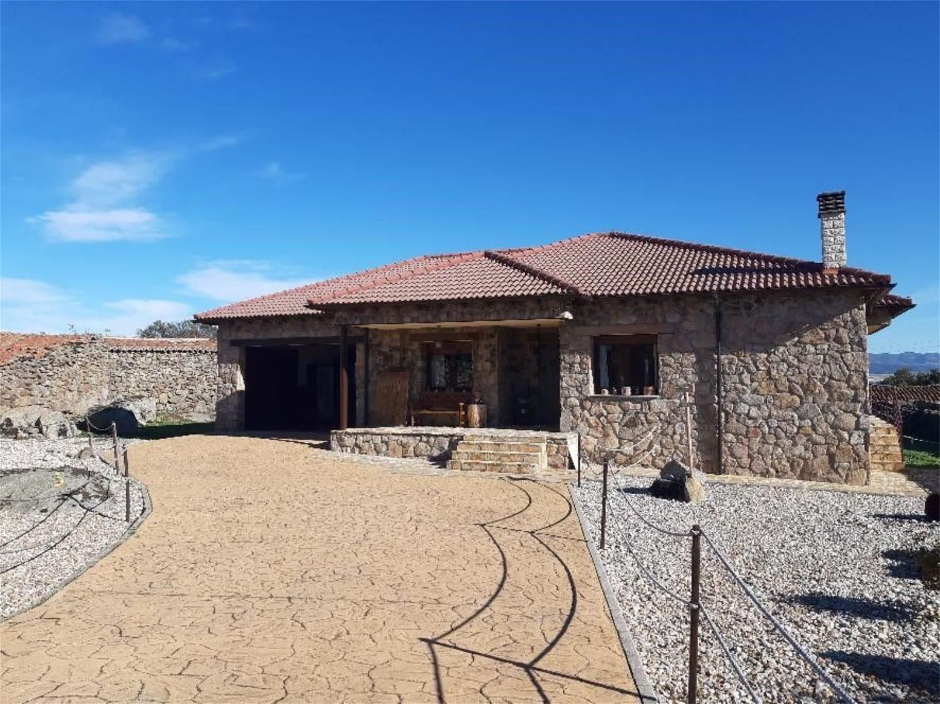 Exterior view of House or chalet for sale in Hoyorredondo  with Private garden, Terrace and Furnished