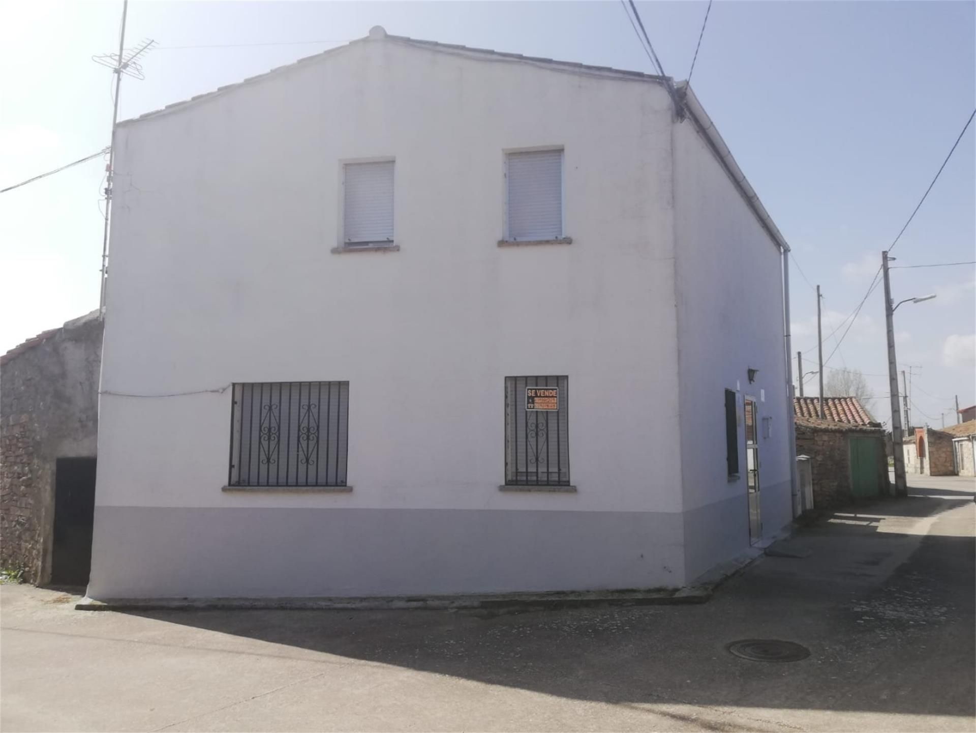 Exterior view of House or chalet for sale in Villar de Peralonso  with Heating, Furnished and Oven