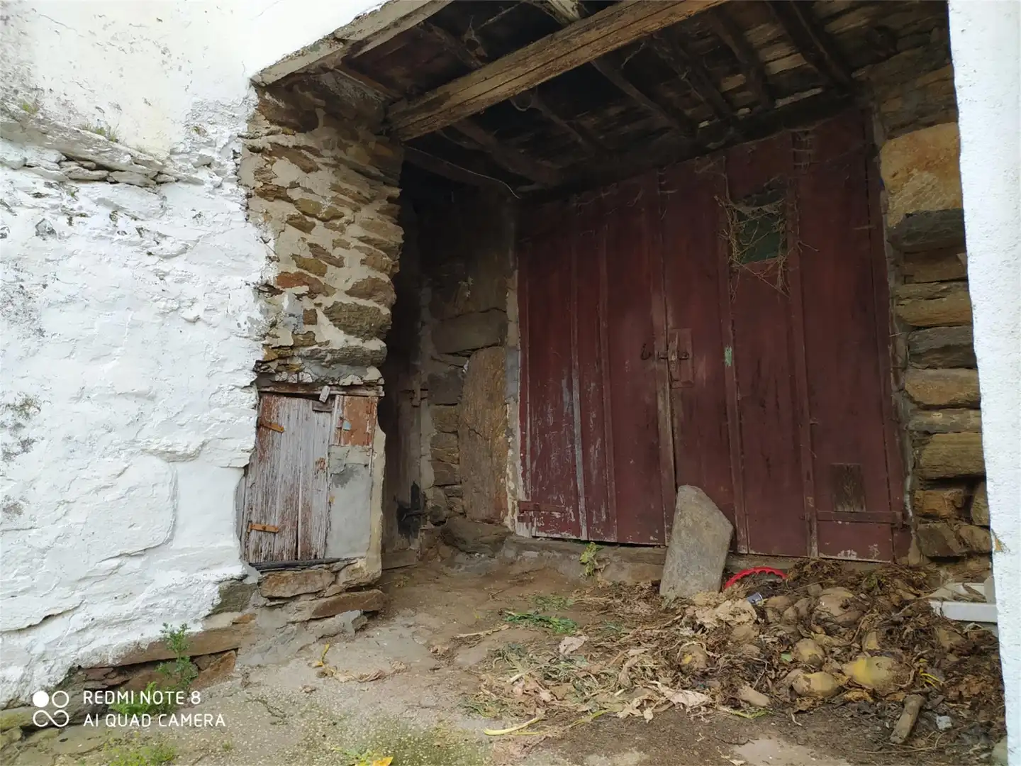 Einfamilien-Reihenhaus zum Verkauf in Castro Caldelas mit Privatgarten, Möbliert und Waschmaschine