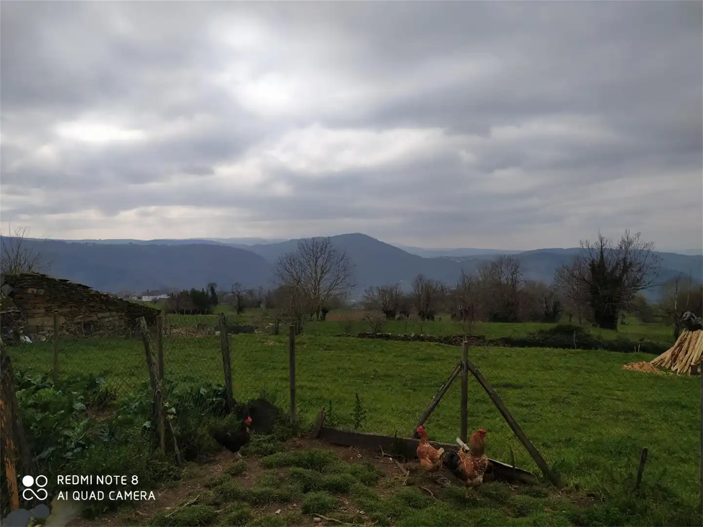 Einfamilien-Reihenhaus zum Verkauf in Castro Caldelas mit Privatgarten, Möbliert und Waschmaschine