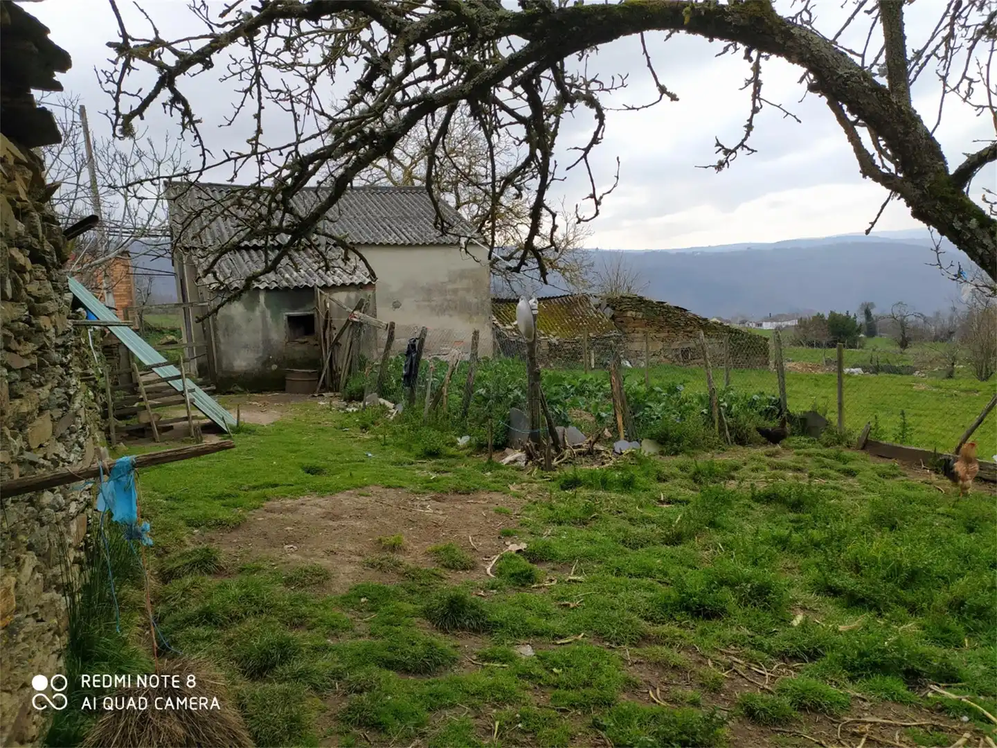 Einfamilien-Reihenhaus zum Verkauf in Castro Caldelas mit Privatgarten, Möbliert und Waschmaschine