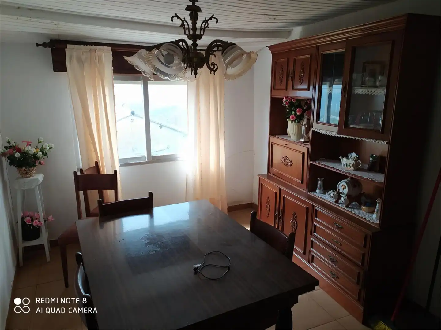 Esszimmer von Einfamilien-Reihenhaus zum Verkauf in Castro Caldelas mit Privatgarten, Möbliert und Waschmaschine