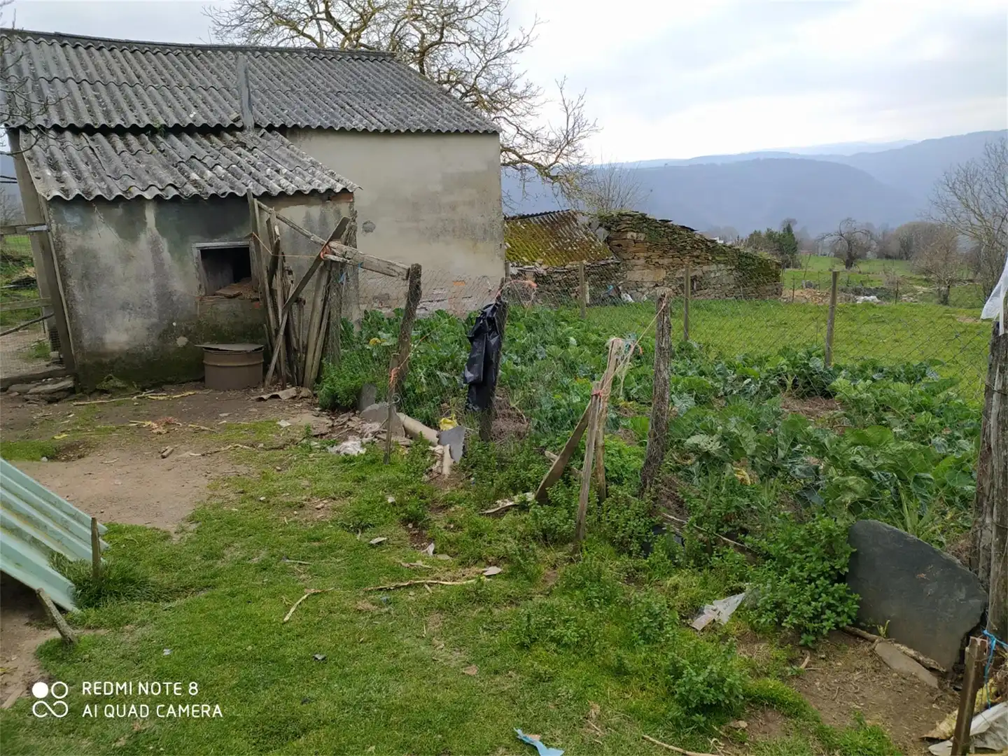 Einfamilien-Reihenhaus zum Verkauf in Castro Caldelas mit Privatgarten, Möbliert und Waschmaschine