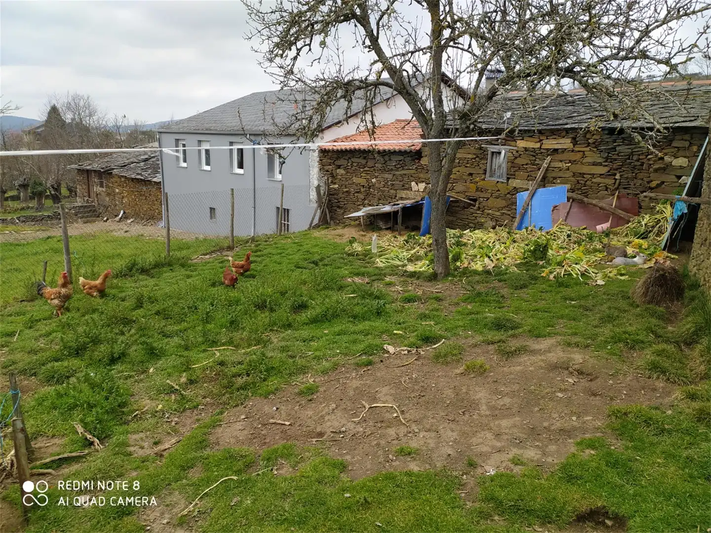 Einfamilien-Reihenhaus zum Verkauf in Castro Caldelas mit Privatgarten, Möbliert und Waschmaschine
