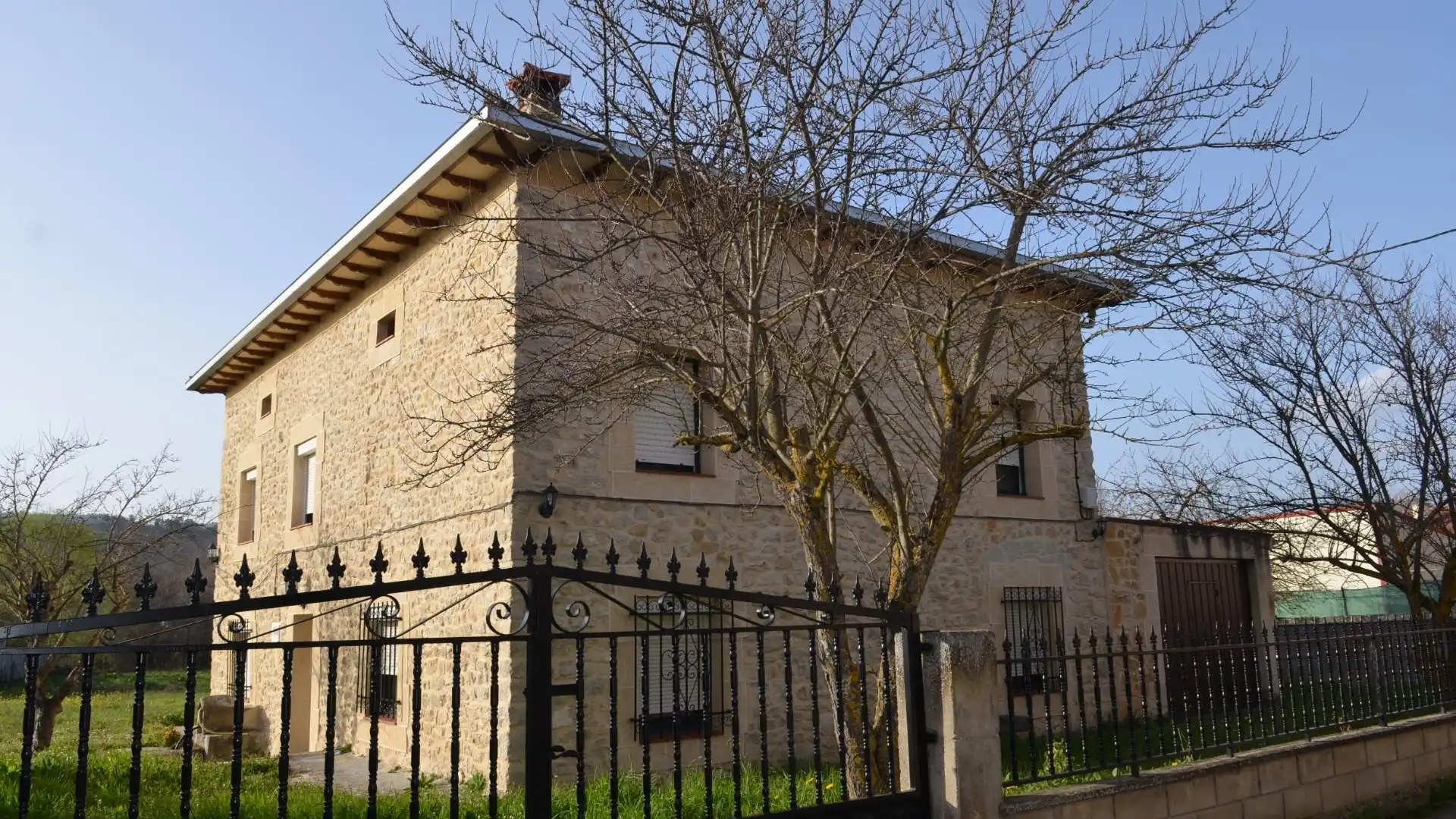 Vista exterior de Finca rústica en venta en Valle de Tobalina con Calefacción, Jardín privado y Terraza