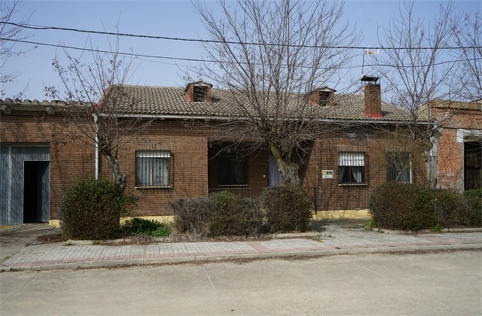 Casa adosada en venta en Plaza la Estación, 51 Pozaldez. Valladolid