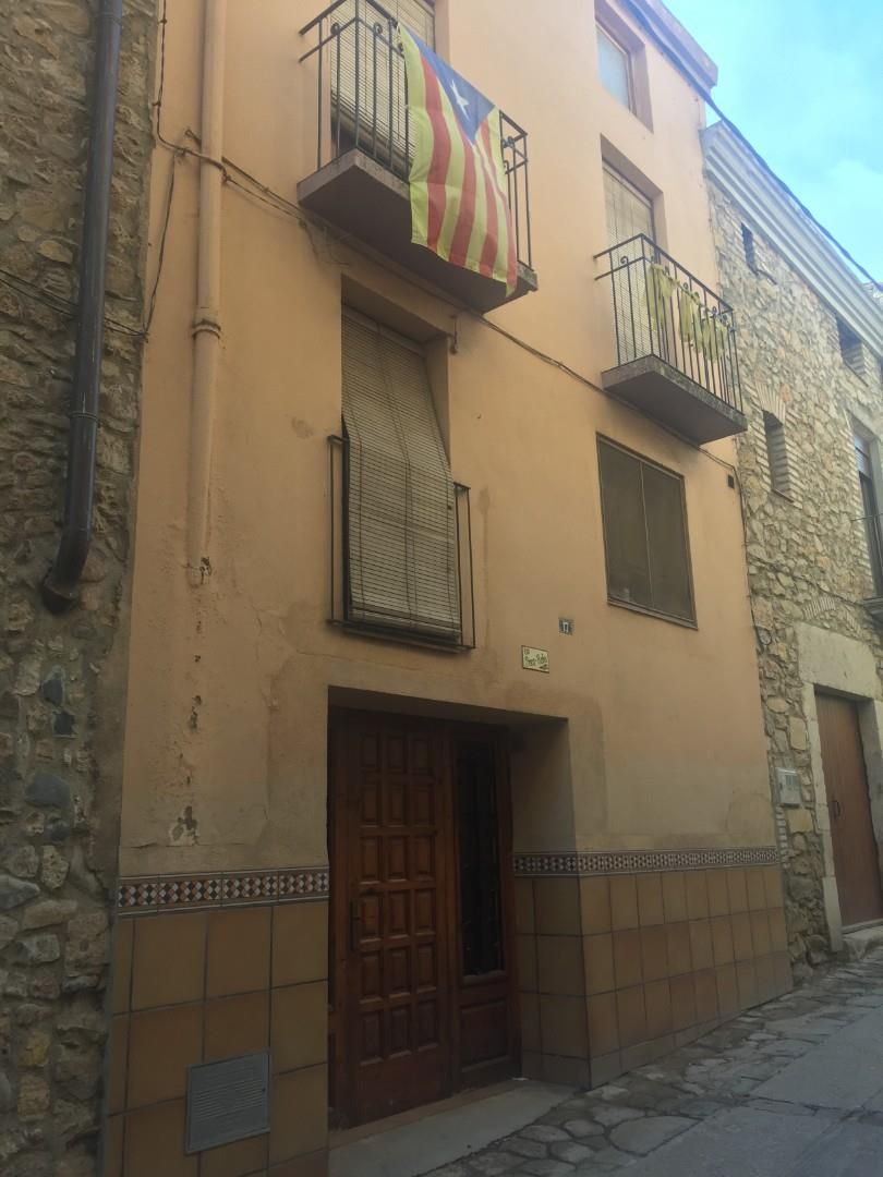 Vista exterior de Casa adosada en venda en L'Espluga de Francolí amb Terrassa, Traster i Balcó
