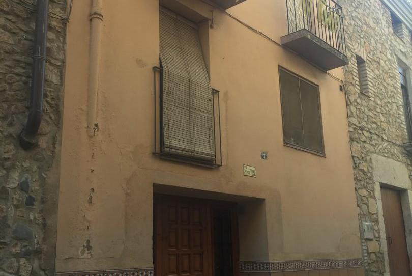 Single-family semi-detached for sale in Carrer Sant Miquel, L'Espluga de Francolí, Tarragona - image 1 Photo 1 of Single-family semi-detached for sale in Carrer Sant Miquel, L'Espluga de Francolí, Tarragona