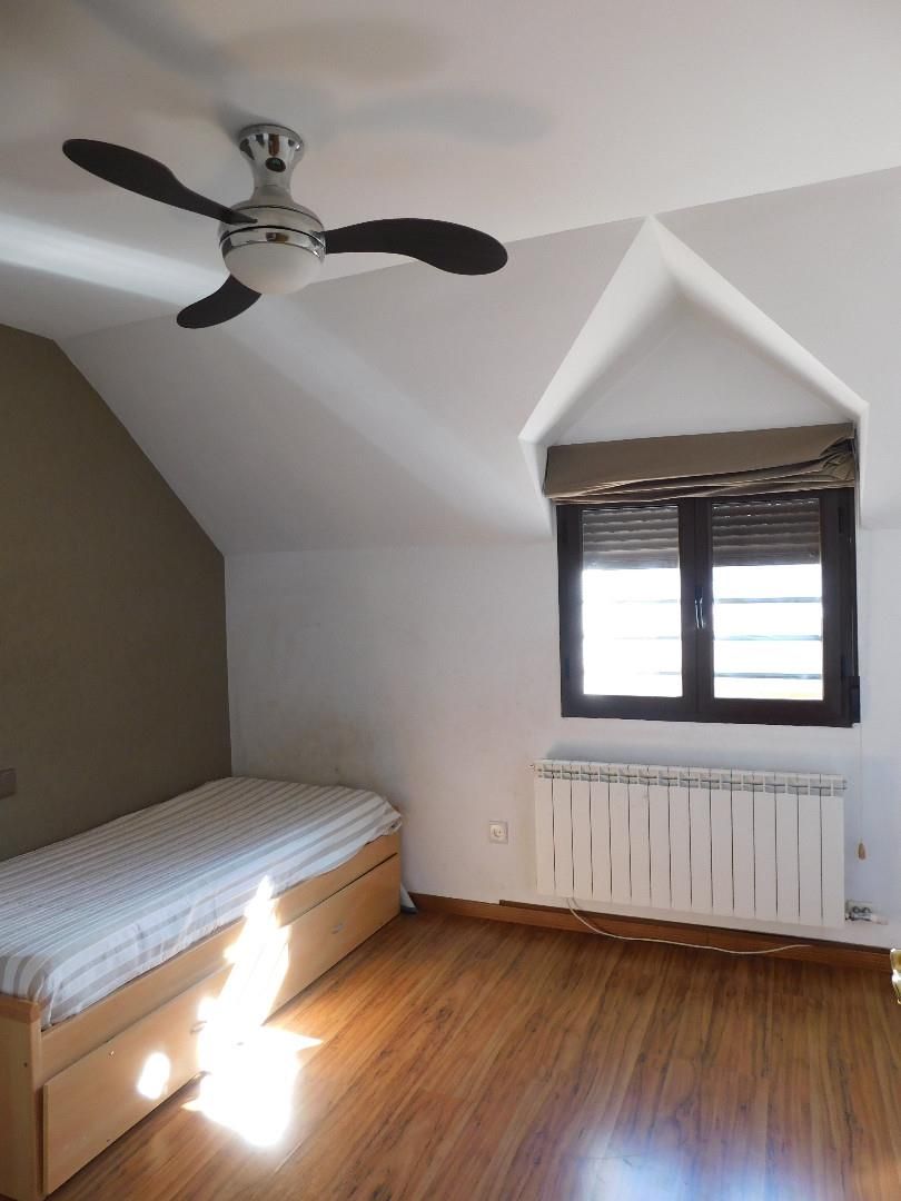 Bedroom of Attic for sale in Valdepeñas  with Air Conditioner, Terrace and Balcony