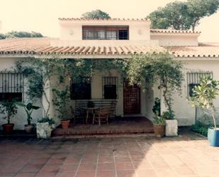 Vista exterior de Casa o xalet en venda en Algeciras amb Aire condicionat, Calefacció i Jardí privat