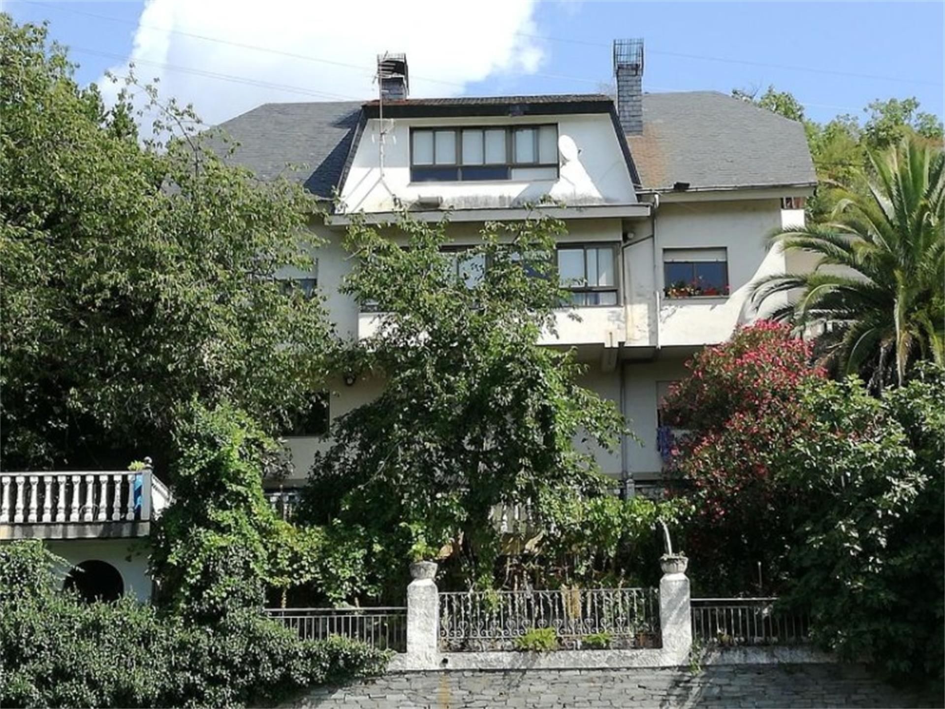 Vista exterior de Casa o xalet en venda en Vilamartín de Valdeorras amb Jardí privat, Terrassa i Balcó