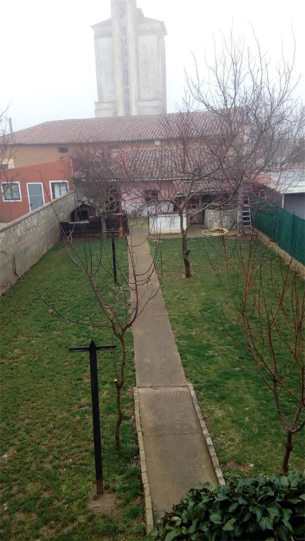 Jardí de Casa adosada en venda en El Burgo Ranero  amb Jardí privat i Traster