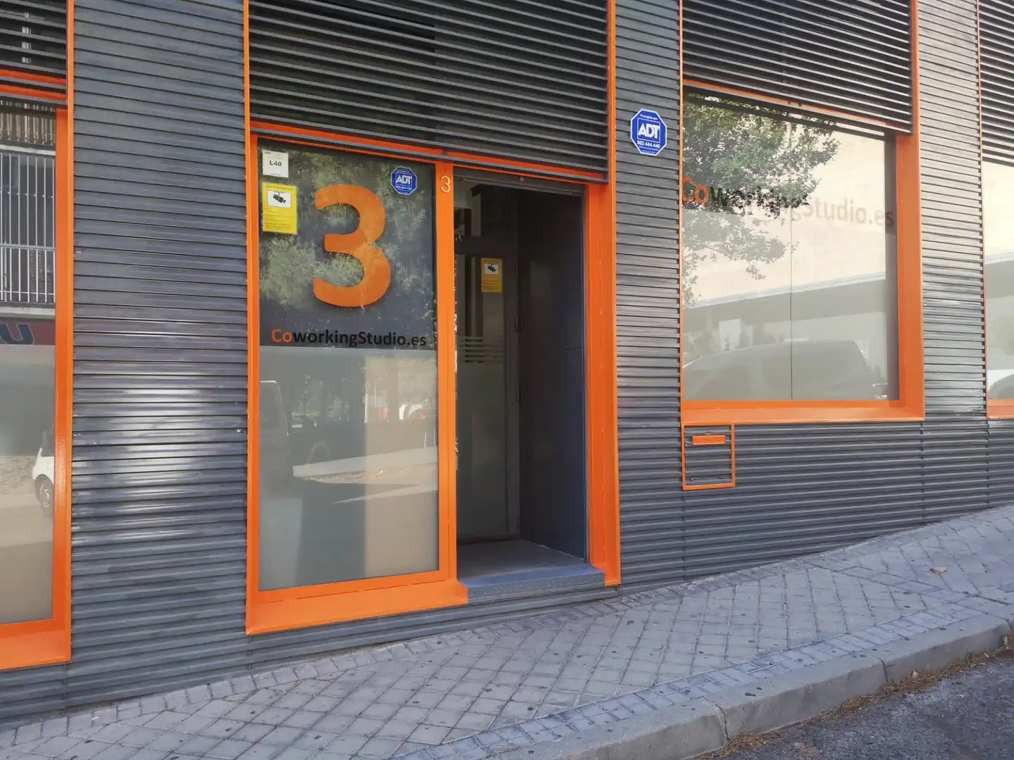 Oficina de lloguer a Travesía de José Arcones Gil, Pueblo Nuevo Vista exterior de Oficina de lloguer en Madrid
