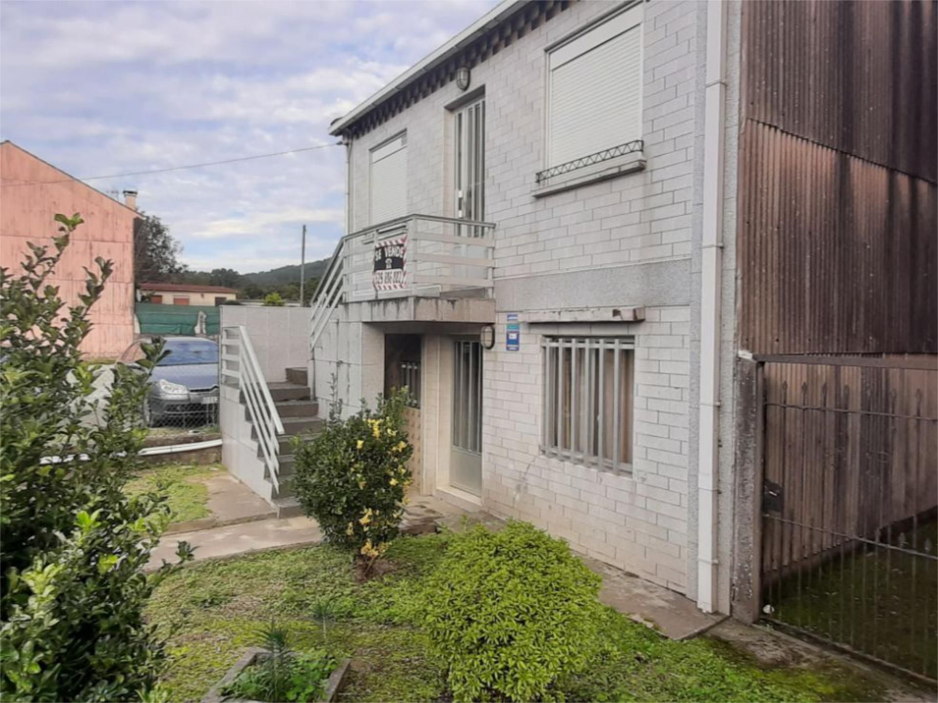Vista exterior de Casa o xalet en venda en Cuntis amb Jardí privat, Traster i Moblat