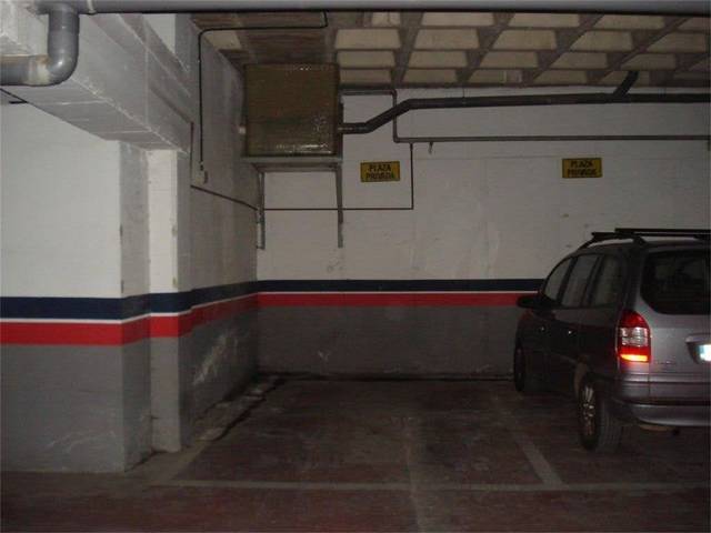 Garaje en Venta en Calle Castillo de Baños de la Encina en Bami - La Estrella