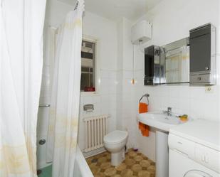 Bathroom of Flat for sale in Barakaldo 