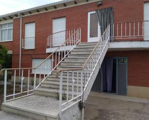 Vista exterior de Casa o xalet en venda en Villalbarba amb Calefacció, Jardí privat i Terrassa