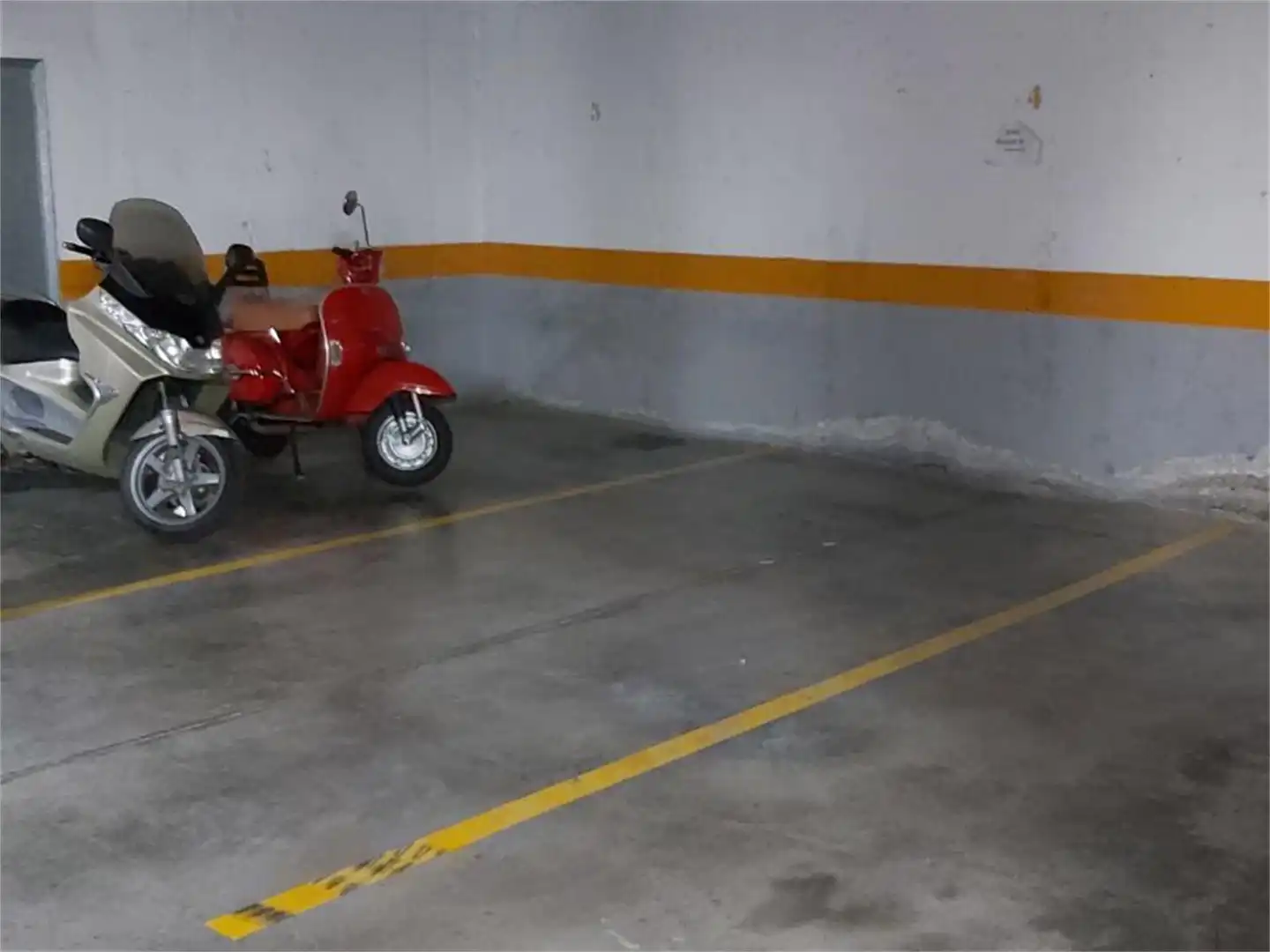 Garaje en venta en Calle Francisco Cacero, Las Almenas Parking de Garaje en venta en Tomares