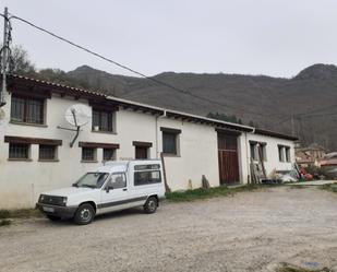 Vista exterior de Nau industrial en venda en Crémenes amb Calefacció