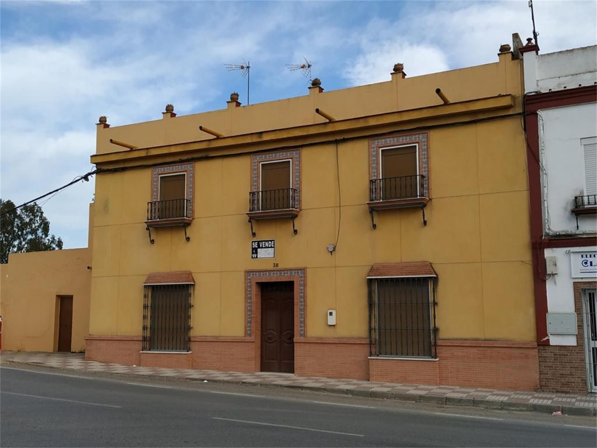 Vista exterior de Casa adosada en venda en Isla Mayor amb Terrassa