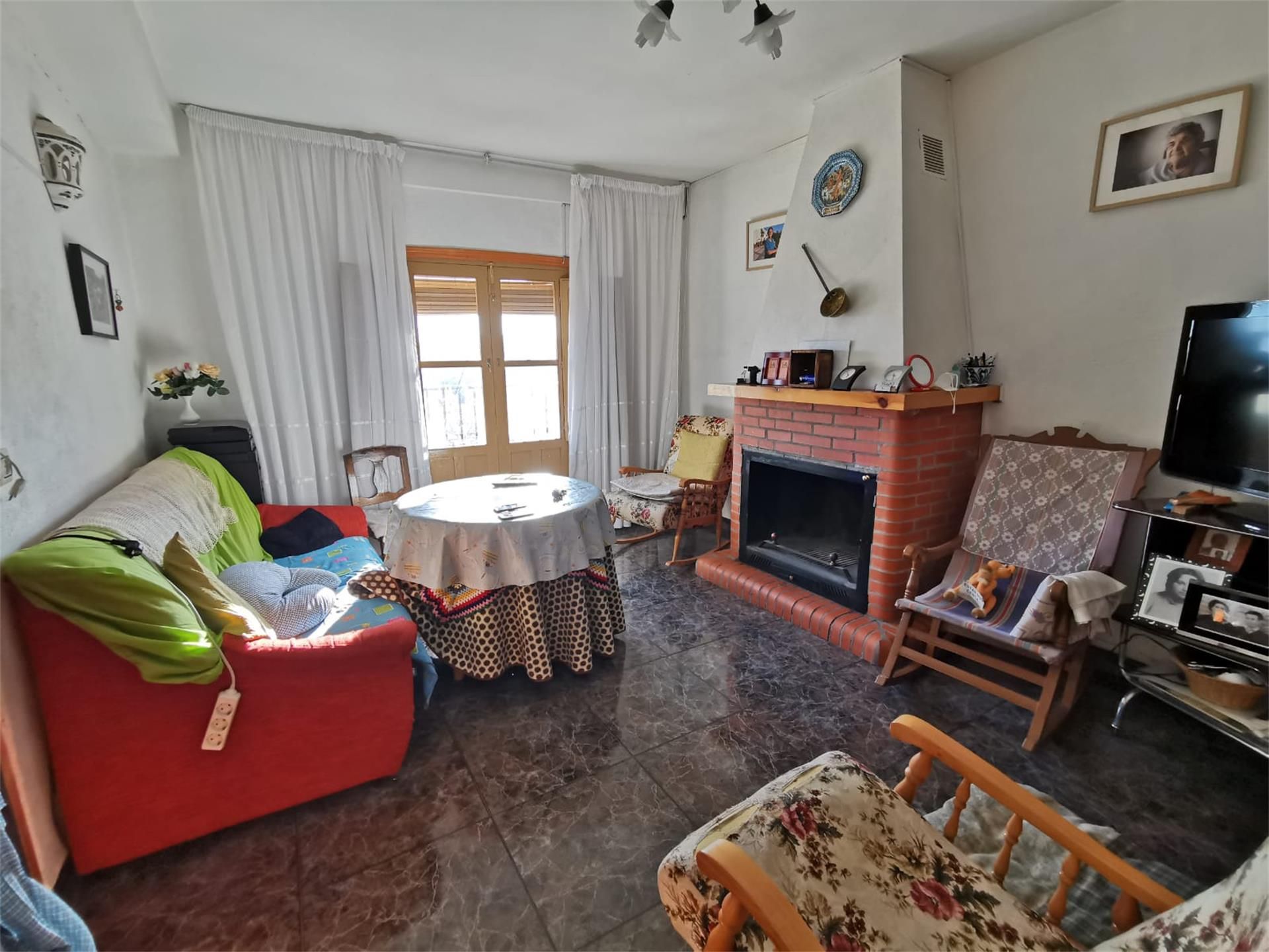 Sala d'estar de Casa adosada en venda en Nevada amb Terrassa i Balcó