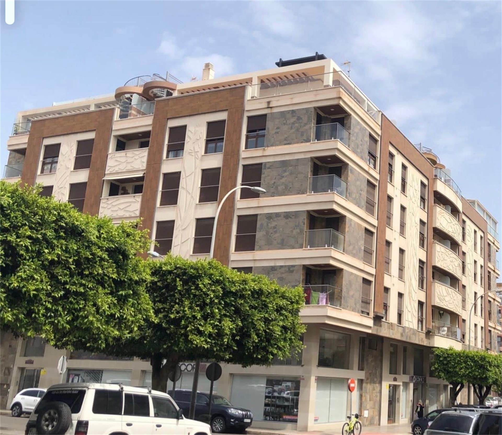 Vista exterior de Àtic en venda en  Melilla Capital amb Aire condicionat, Calefacció i Terrassa