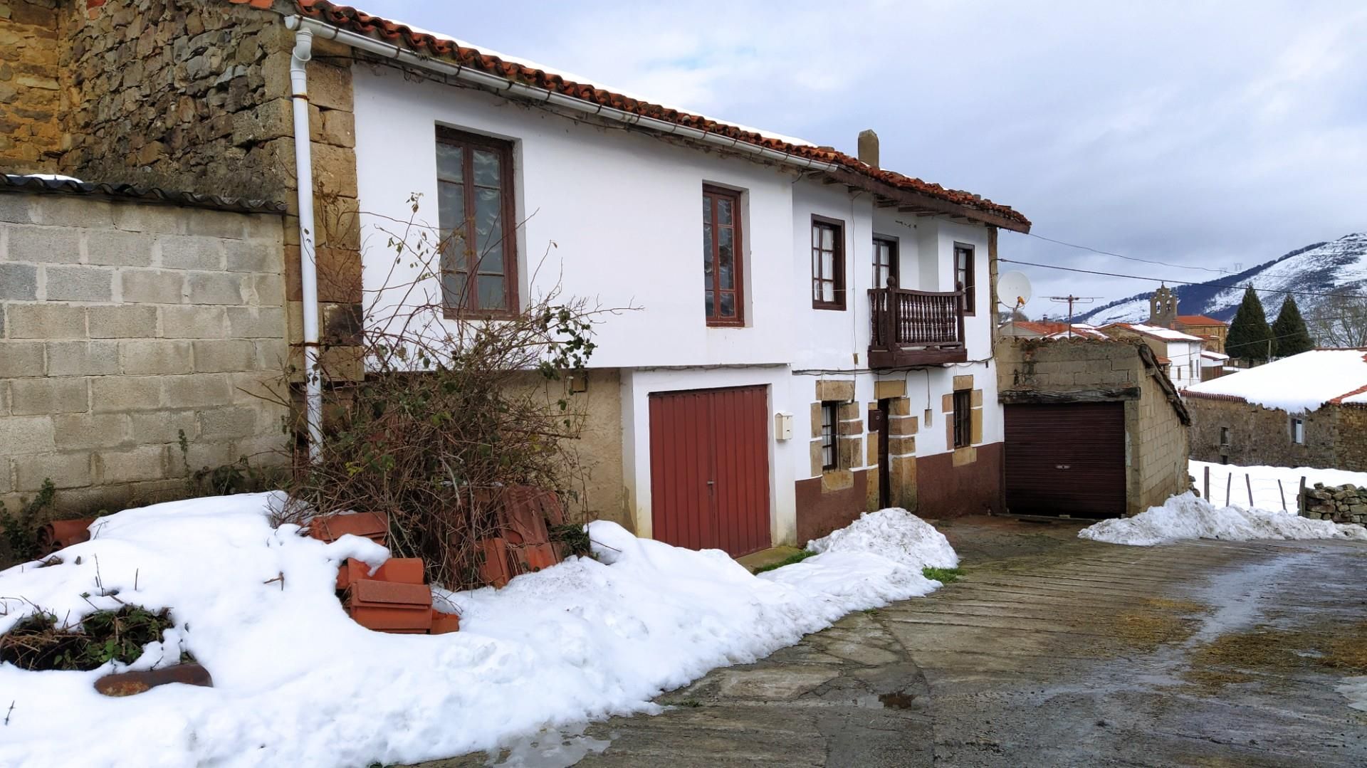 Exterior view of Single-family semi-detached for sale in Santiurde de Reinosa