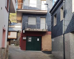 Vista exterior de Casa adosada en venda en Encinedo amb Terrassa i Balcó