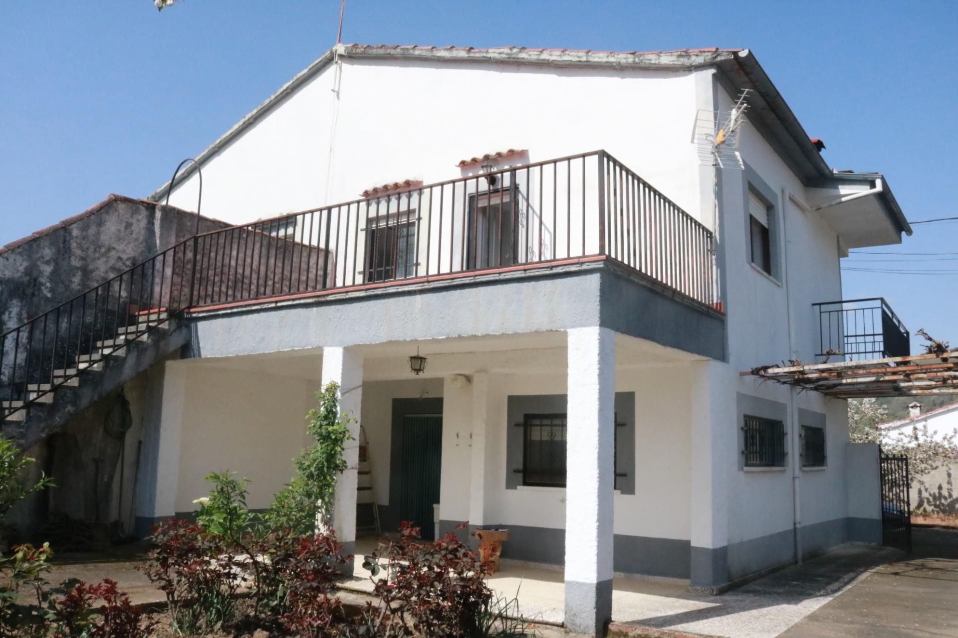 Exterior view of Single-family semi-detached for sale in Cepeda  with Private garden, Terrace and Storage room