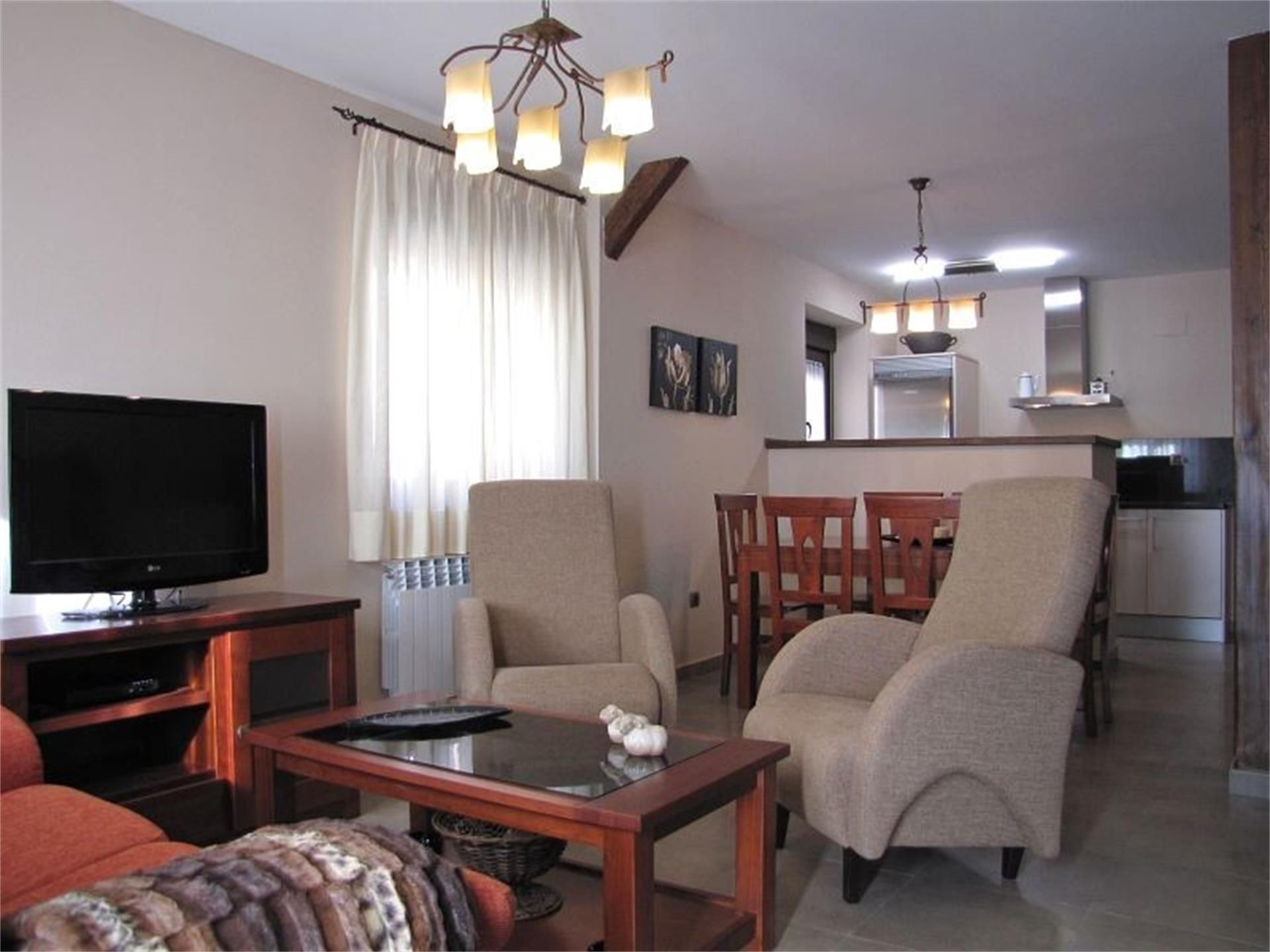 Sala d'estar de Casa adosada en venda en Abejar