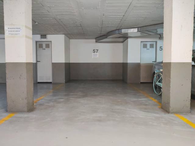 Garaje en Alquiler en Avenida República Argentina en Tomiño