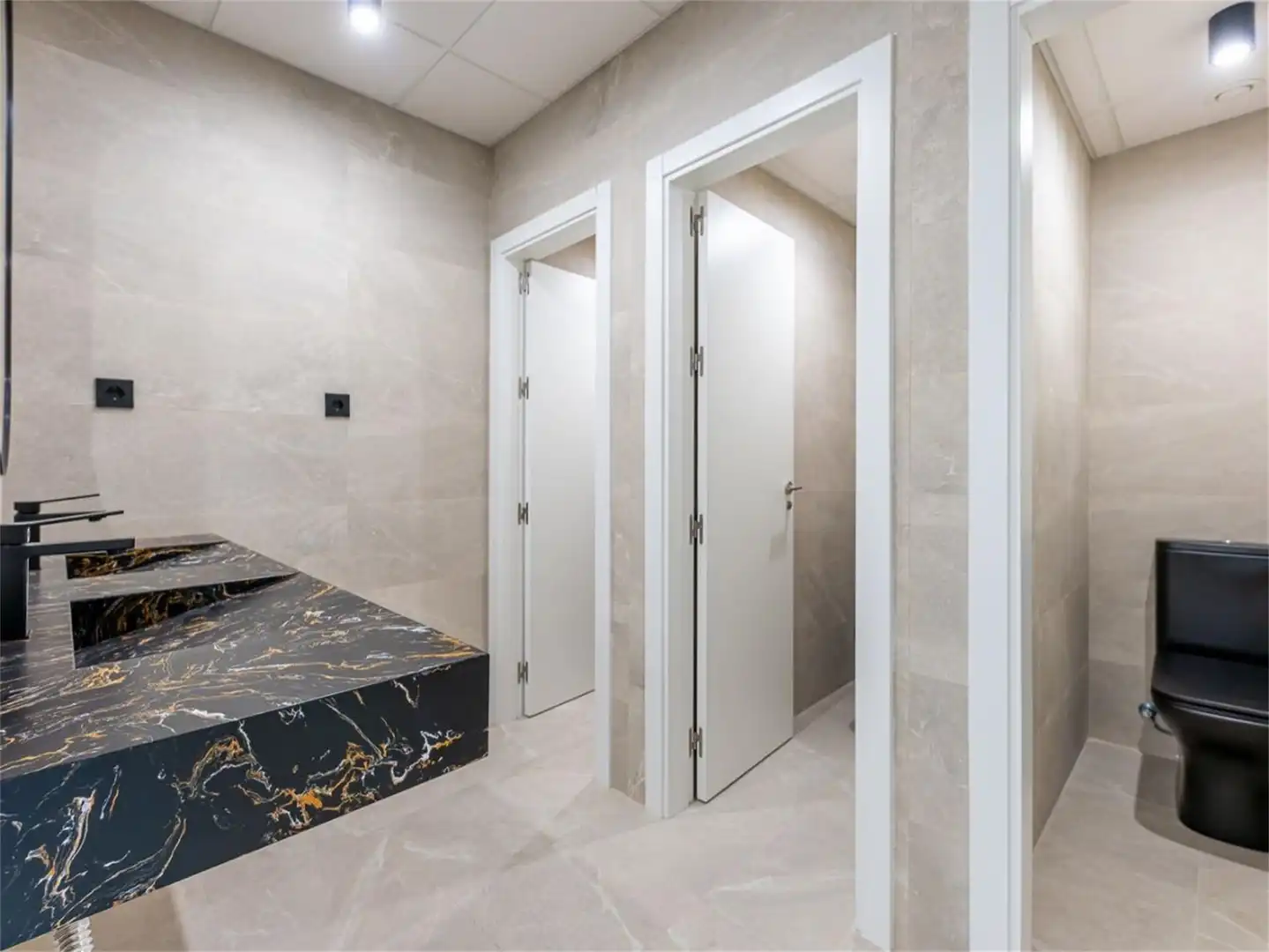 Office for rent in Avenida Manuel Fraga Iribarne, 15, La Colina Bathroom of Office for rent in Torremolinos