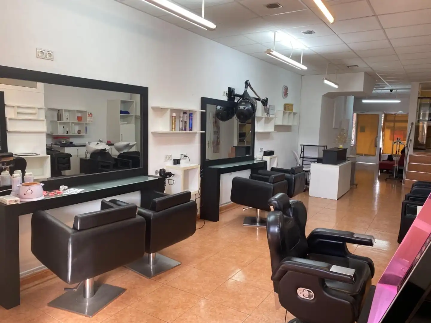 Commercial properties for rent in Avenida Espíritu Santo, Coiro Commercial properties for rent in Cangas