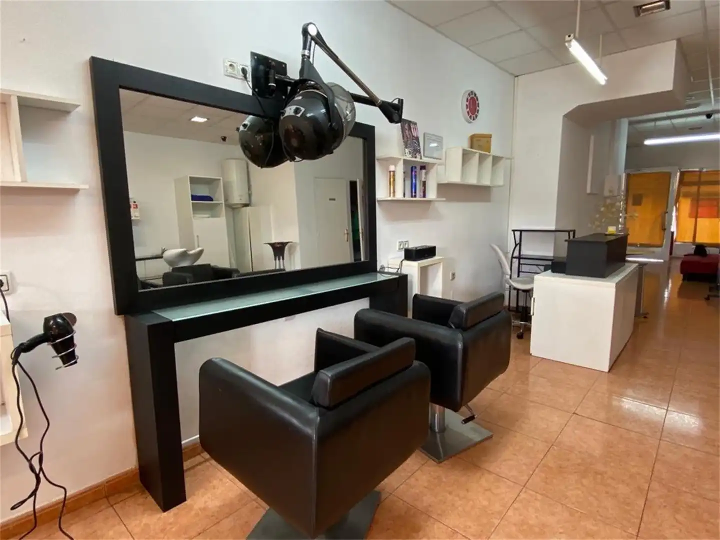 Commercial properties for rent in Avenida Espíritu Santo, Coiro Commercial properties for rent in Cangas