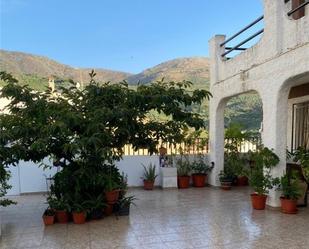 Vista exterior de Casa o xalet en venda en Valdepeñas de Jaén amb Terrassa, Piscina i Balcó