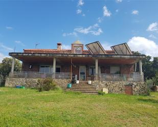 Vista exterior de Finca rústica en venda en Casas del Castañar