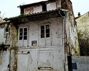 Vista exterior de Casa adosada en venda en Avilés amb Balcó