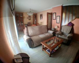 Sala d'estar de Casa adosada en venda en Ciudad Real Capital amb Aire condicionat, Terrassa i Balcó