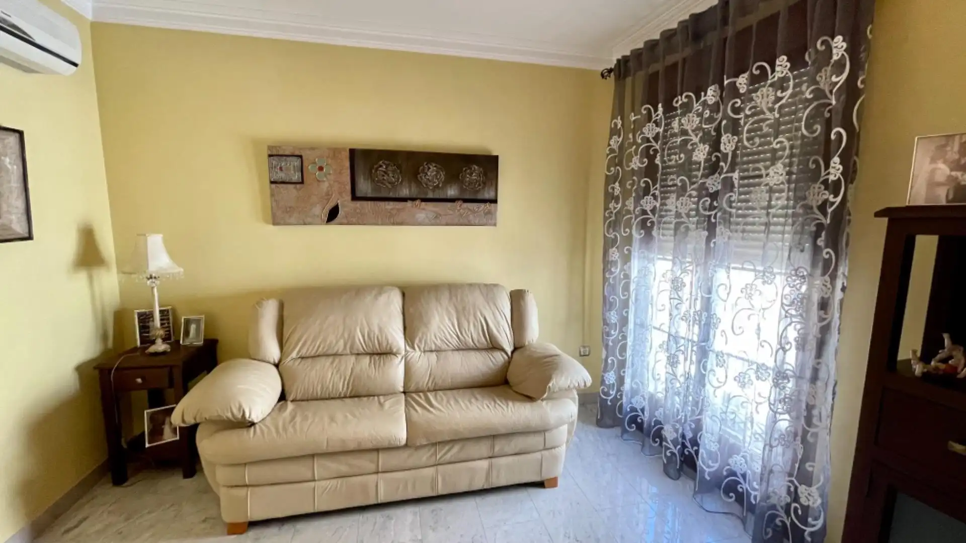 Casa adosada en venta en Calle Corredera, 1, Castro del Río Sala de estar de Casa adosada en venta en Castro del Río con Aire acondicionado, Calefacción y Terraza